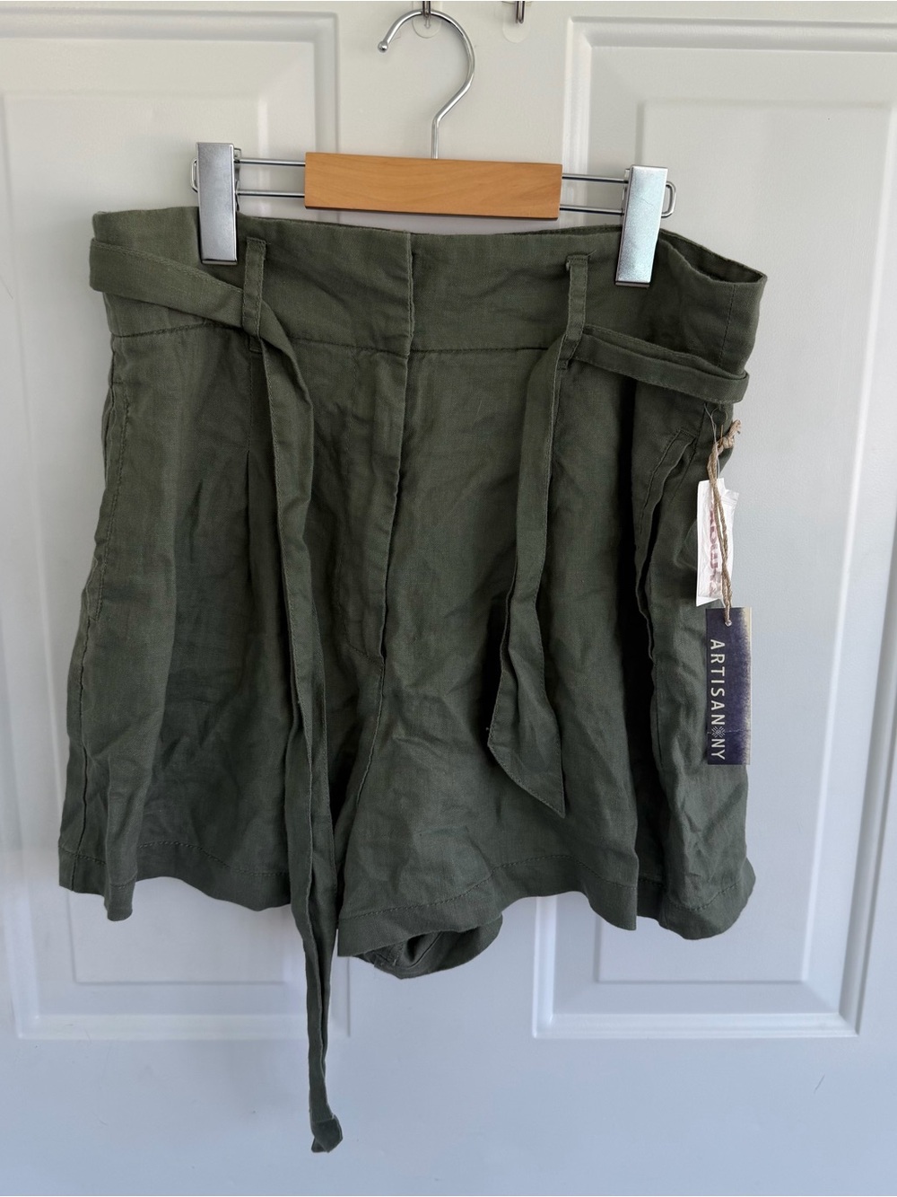 NWT Artisan NY linen shorts in olive green Paperbag Waist, size 8